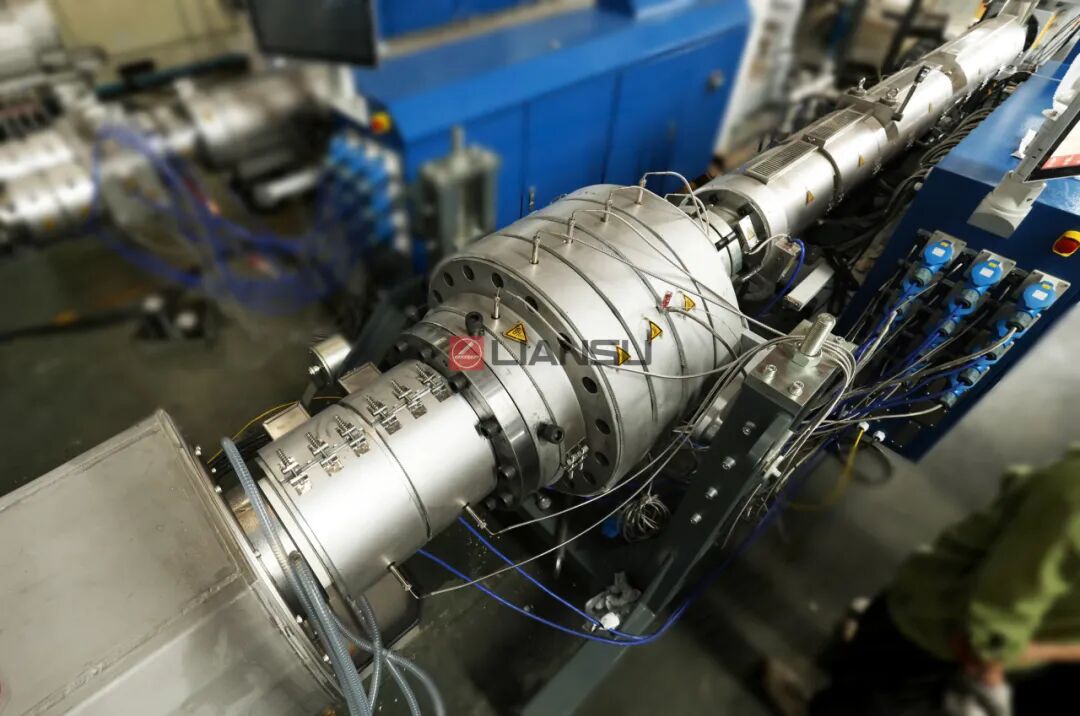 pipe head or PVC High-Speed Pipe Extrusion line.jpg