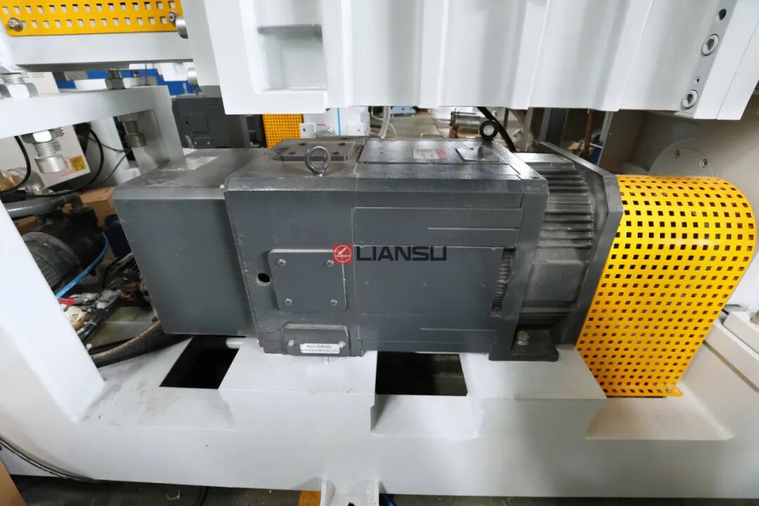 Servo-controlled haul-off and cutting systems for pvc extrusion line.jpg