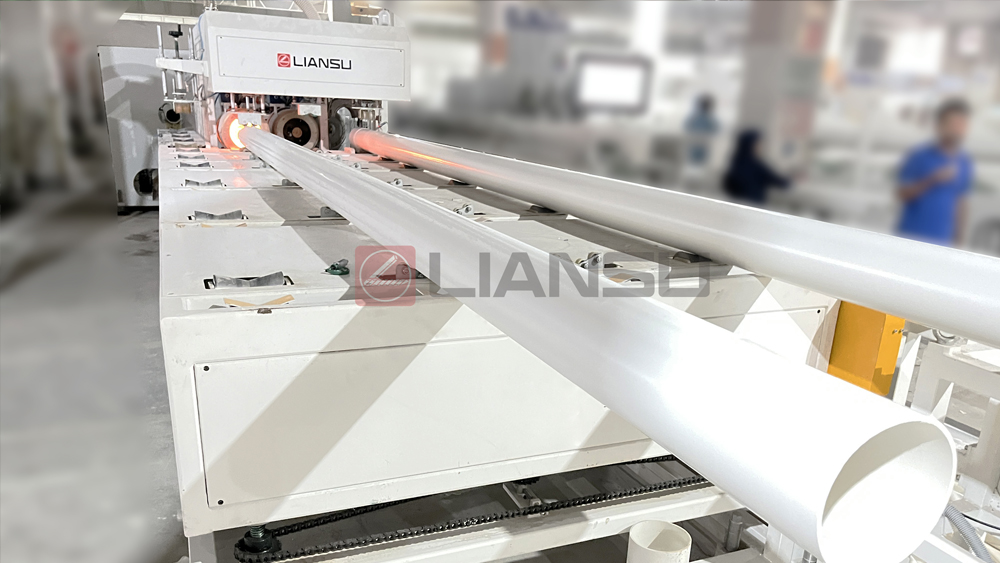 1785718832396394.jpg pvc socketing machine for pvc pipe extrusion line.jpg