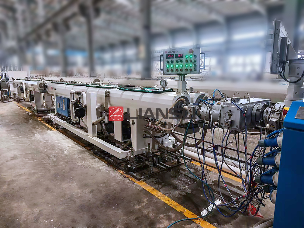 1786687697172986.jpg vacuum tank for CPVC Pipe Extrusion Line Project.jpg